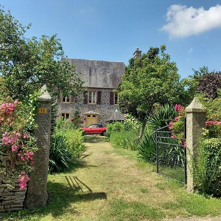 Isigny-le-BuatLe Petit Manoir住宿加早餐旅馆 外观 照片