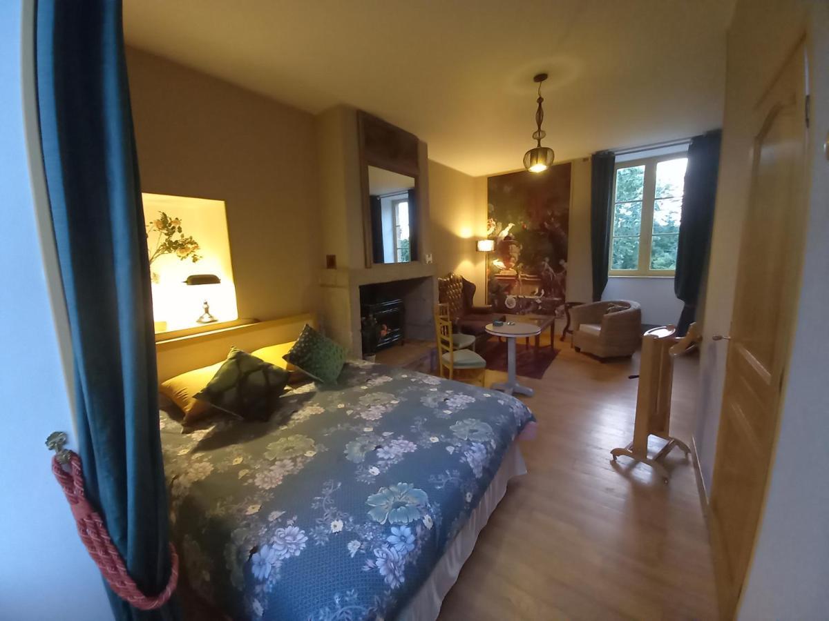 Isigny-le-BuatLe Petit Manoir住宿加早餐旅馆 外观 照片