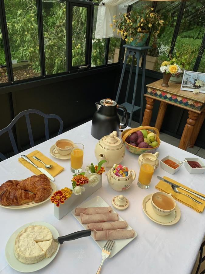 Isigny-le-BuatLe Petit Manoir住宿加早餐旅馆 外观 照片