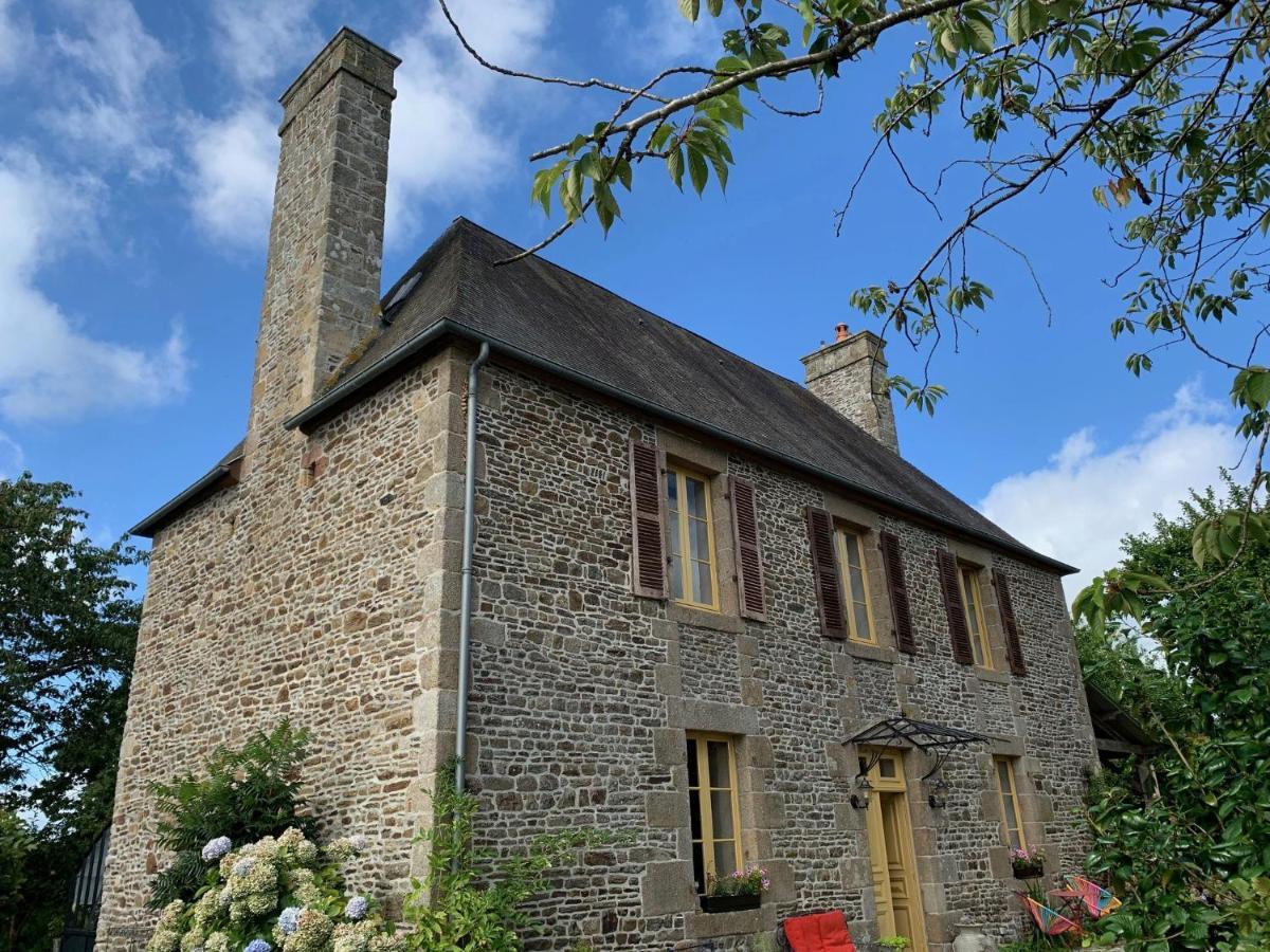Isigny-le-BuatLe Petit Manoir住宿加早餐旅馆 外观 照片