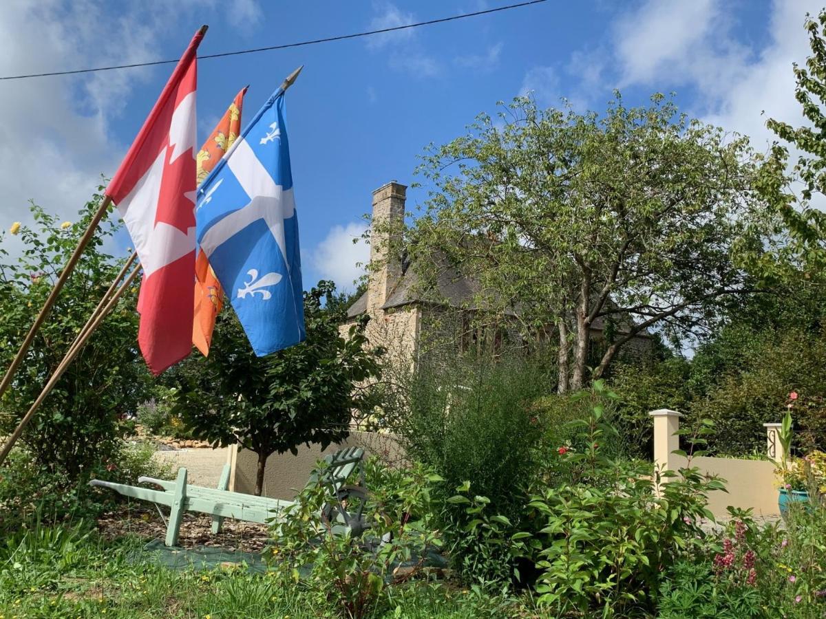Isigny-le-BuatLe Petit Manoir住宿加早餐旅馆 外观 照片
