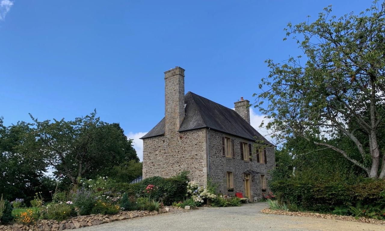 Isigny-le-BuatLe Petit Manoir住宿加早餐旅馆 外观 照片