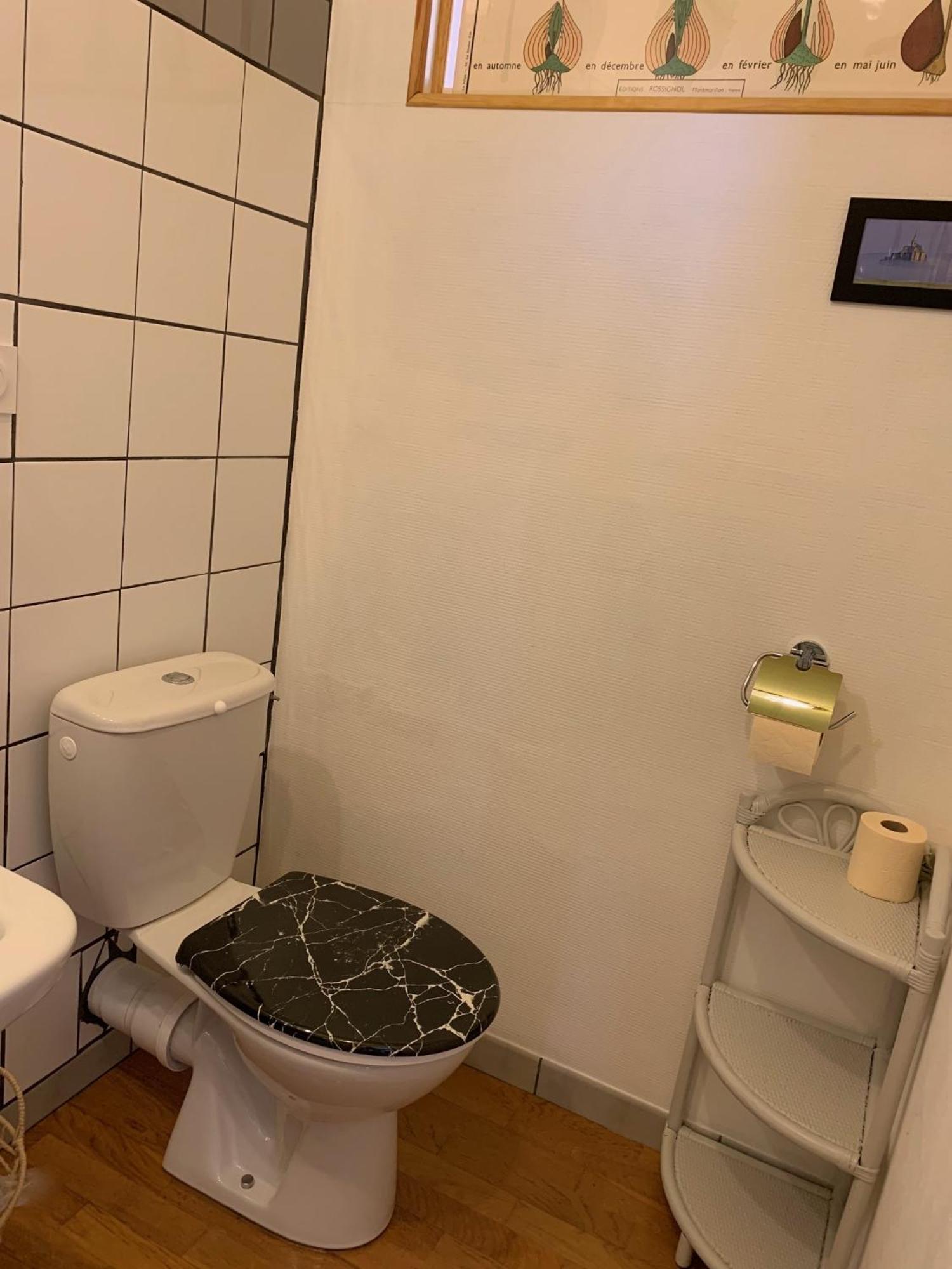 Isigny-le-BuatLe Petit Manoir住宿加早餐旅馆 外观 照片