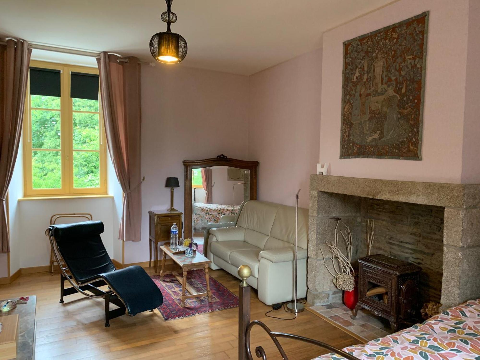Isigny-le-BuatLe Petit Manoir住宿加早餐旅馆 外观 照片