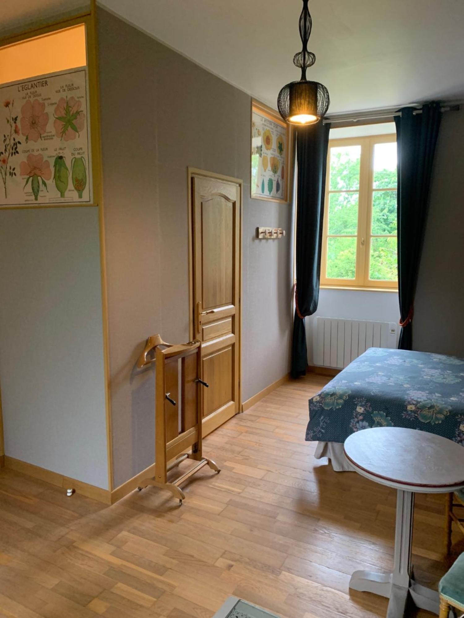Isigny-le-BuatLe Petit Manoir住宿加早餐旅馆 外观 照片